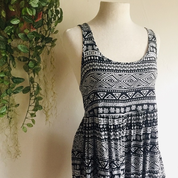 Patterned Flowy Romper - Picture 5 of 8